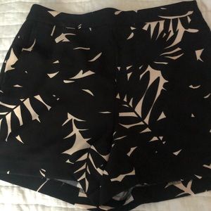 NWT ANN TAYLOR sz 12 shorts.
